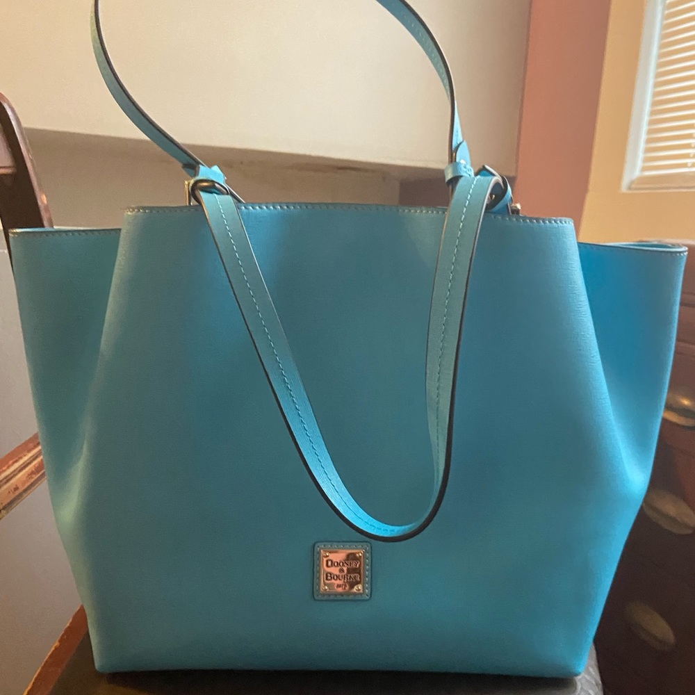 Dooney and Bourke large shoulder bag
